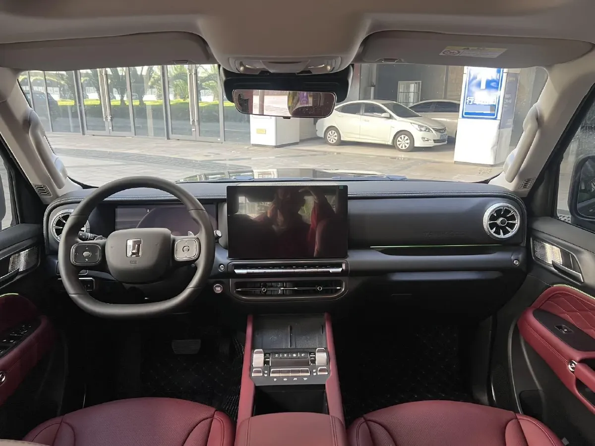 2025 Tank 300 2.0T 227HP L4 9AT,autocango,china used car exporter,china ev exporter,chinese used car exporter,chinese used ev exporter