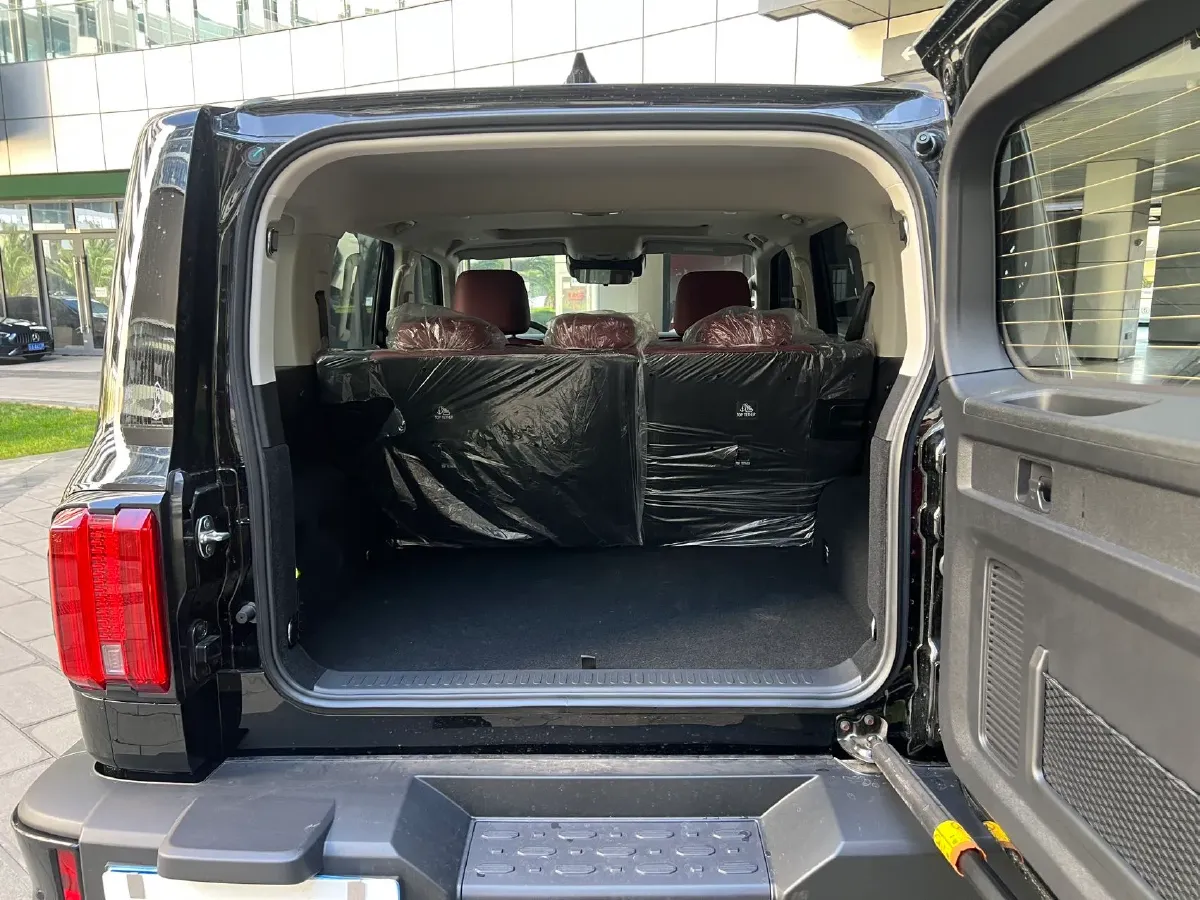 2025 Tank 300 2.0T 227HP L4 9AT,autocango,china used car exporter,china ev exporter,chinese used car exporter,chinese used ev exporter