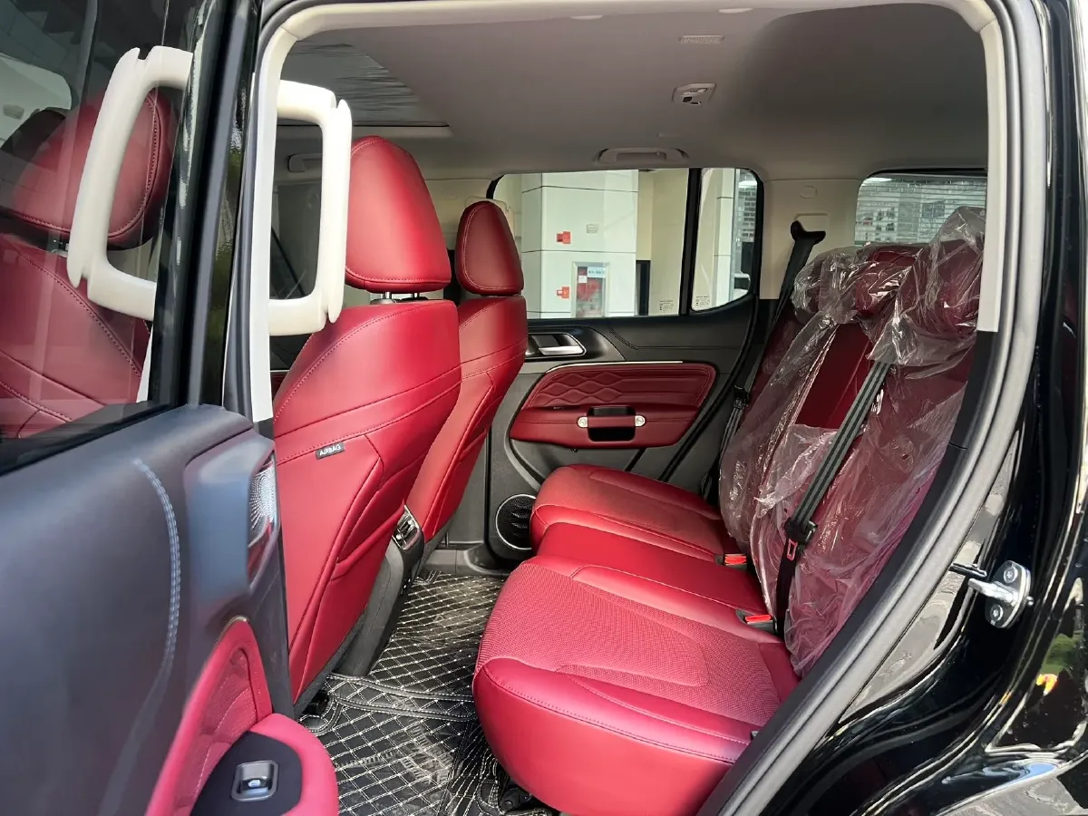 2025 Tank 300 2.0T 227HP L4 9AT,autocango,china used car exporter,china ev exporter,chinese used car exporter,chinese used ev exporter