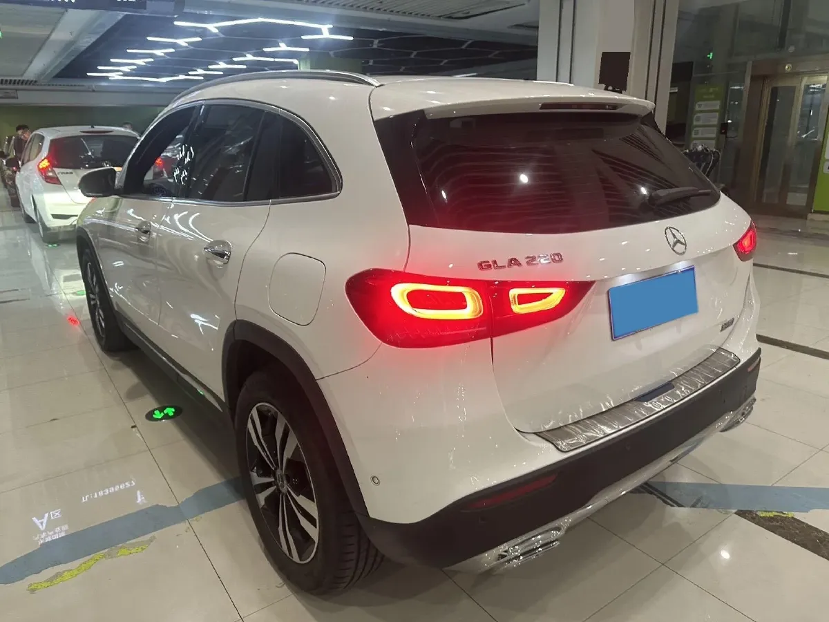 2022 Mercedes-Benz GLA Class 2.0T 190HP L4 8DCT,autocango,china used car exporter,china ev exporter,chinese used car exporter,chinese used ev exporter