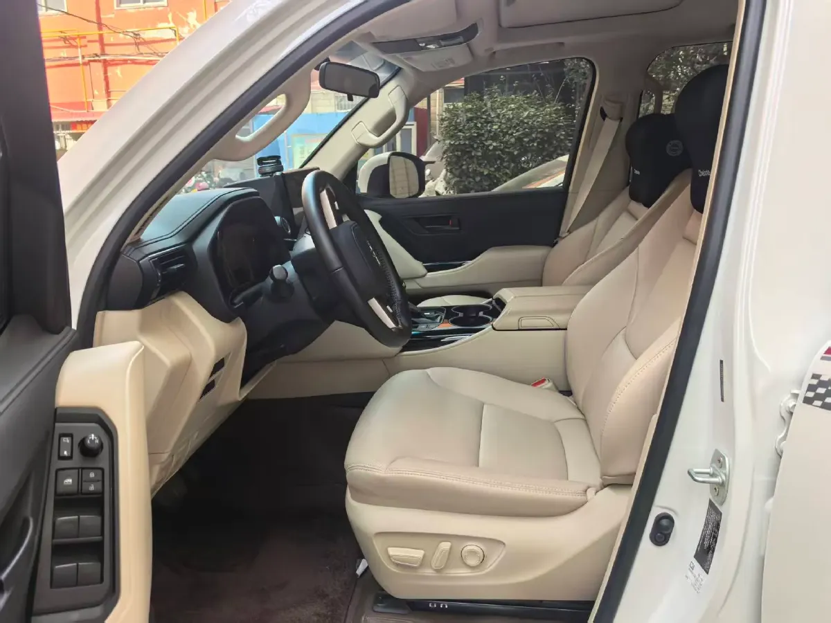 2021 YuTong T7 3.5T 313HP V6 10AT,autocango,china used car exporter,china ev exporter,chinese used car exporter,chinese used ev exporter