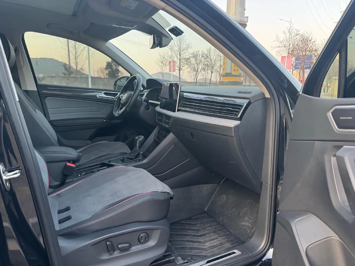 2023 Volkswagen Tiguan L 2.0T 186HP L4 7DCT,autocango,china used car exporter,china ev exporter,chinese used car exporter,chinese used ev exporter