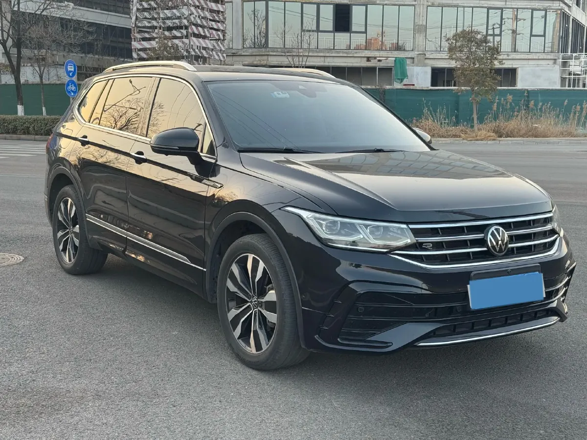 2023 Volkswagen Tiguan L 2.0T 186HP L4 7DCT,autocango,china used car exporter,china ev exporter,chinese used car exporter,chinese used ev exporter