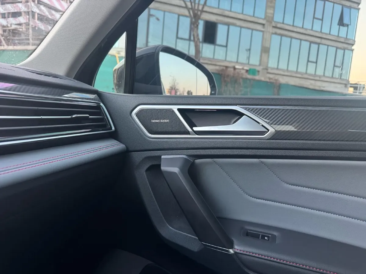 2023 Volkswagen Tiguan L 2.0T 186HP L4 7DCT,autocango,china used car exporter,china ev exporter,chinese used car exporter,chinese used ev exporter