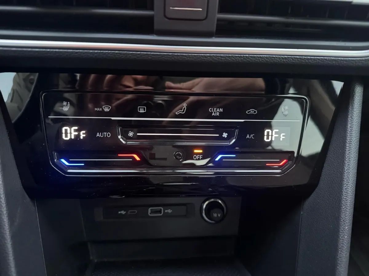 2023 Volkswagen Tiguan L 2.0T 186HP L4 7DCT,autocango,china used car exporter,china ev exporter,chinese used car exporter,chinese used ev exporter