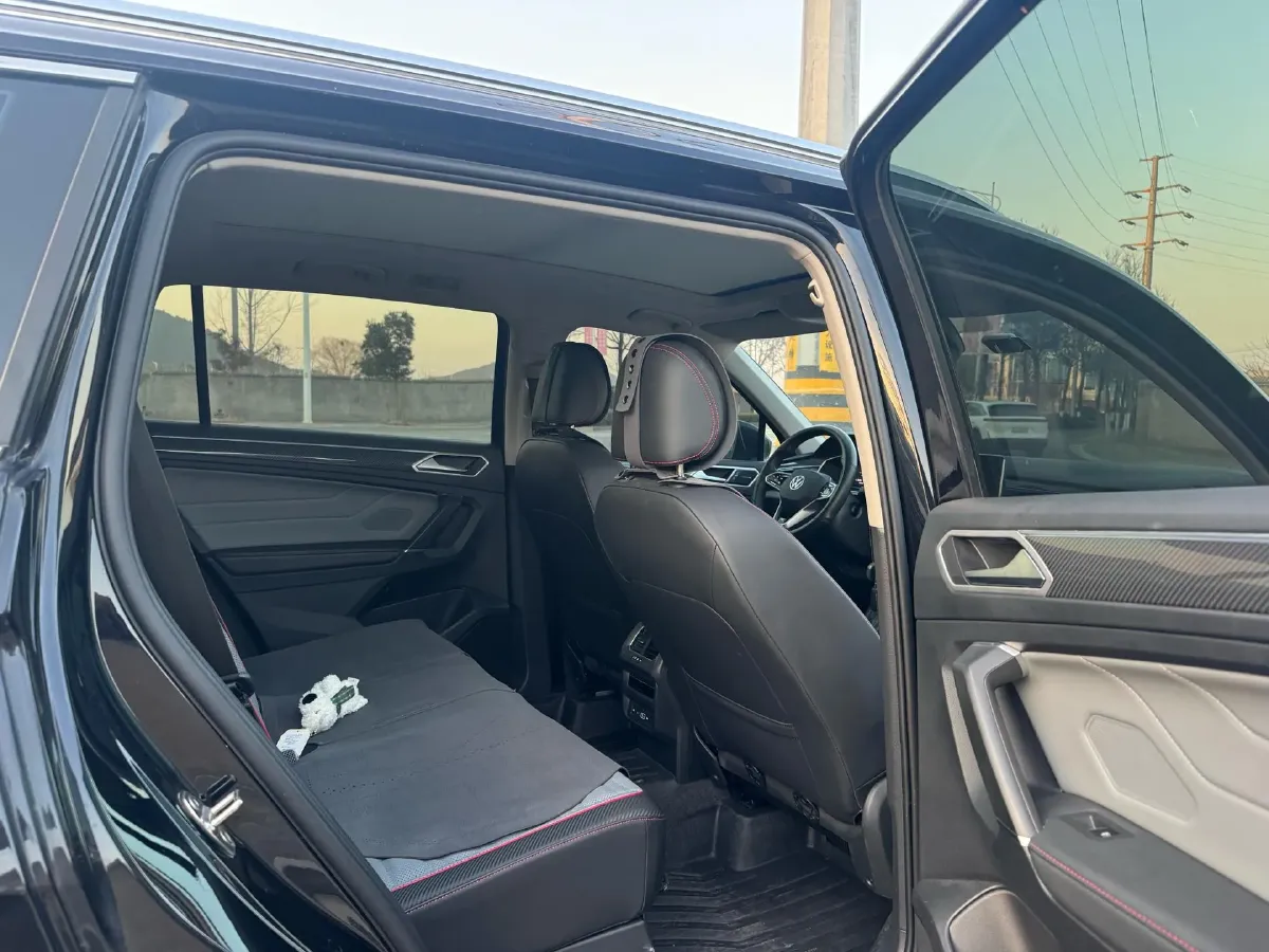 2023 Volkswagen Tiguan L 2.0T 186HP L4 7DCT,autocango,china used car exporter,china ev exporter,chinese used car exporter,chinese used ev exporter
