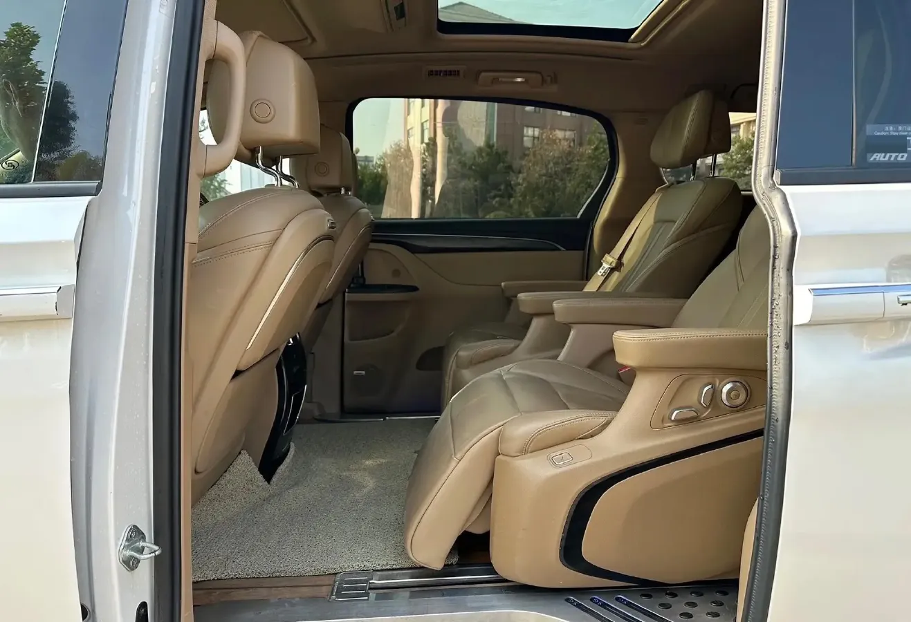 2021 Buick GL8 2.0T 237HP L4 9AT,autocango,china used car exporter,china ev exporter,chinese used car exporter,chinese used ev exporter