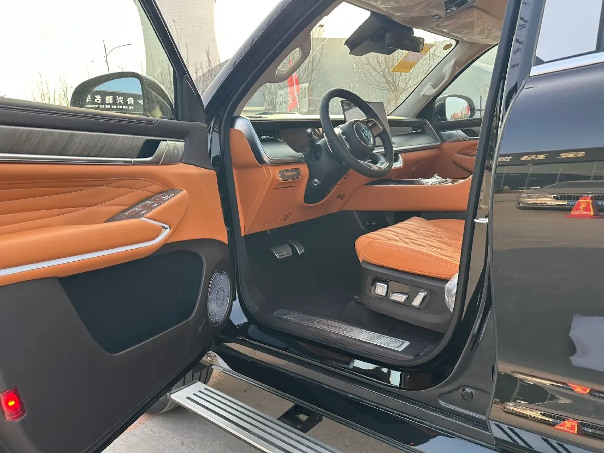 2026 Tank 500 2.0T 252HP L4 9AT PHEV,autocango,china used car exporter,china ev exporter,chinese used car exporter,chinese used ev exporter