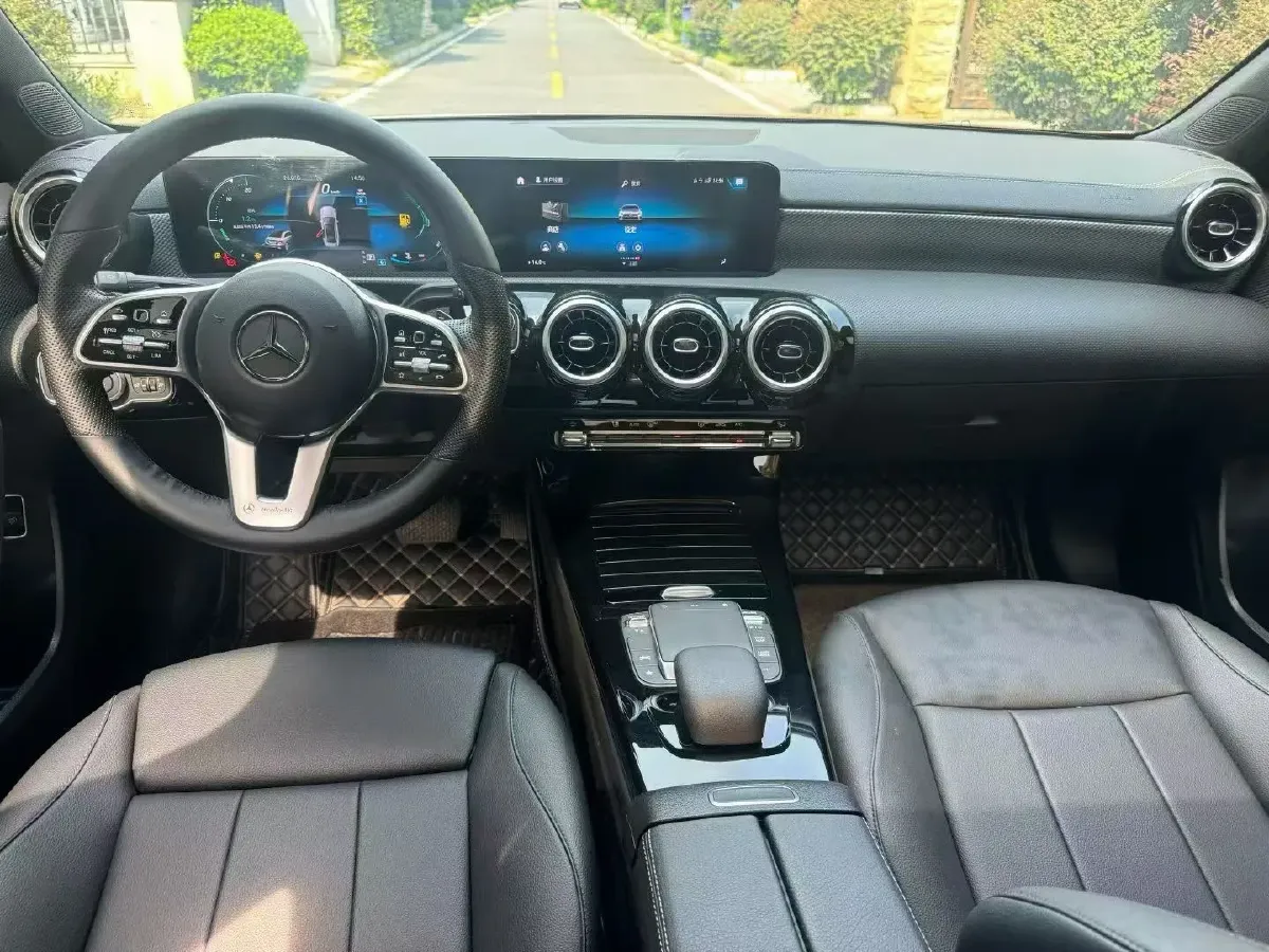 2023 Mercedes-Benz A Class 1.3T 136HP L4 7DCT,autocango,china used car exporter,china ev exporter,chinese used car exporter,chinese used ev exporter