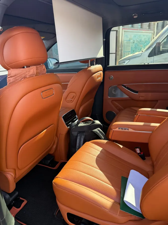 2025 AITO AITO M8 REEV 160HP REEV 53.4KWH,autocango,china used car exporter,china ev exporter,chinese used car exporter,chinese used ev exporter