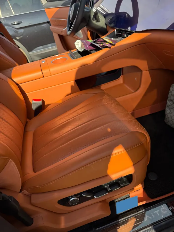 2025 AITO AITO M8 REEV 160HP REEV 53.4KWH,autocango,china used car exporter,china ev exporter,chinese used car exporter,chinese used ev exporter