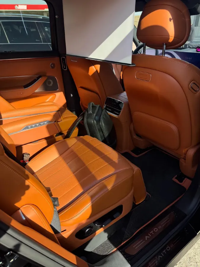 2025 AITO AITO M8 REEV 160HP REEV 53.4KWH,autocango,china used car exporter,china ev exporter,chinese used car exporter,chinese used ev exporter