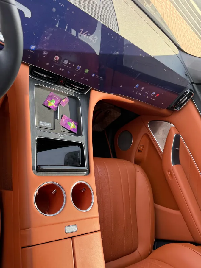 2025 AITO AITO M8 REEV 160HP REEV 53.4KWH,autocango,china used car exporter,china ev exporter,chinese used car exporter,chinese used ev exporter