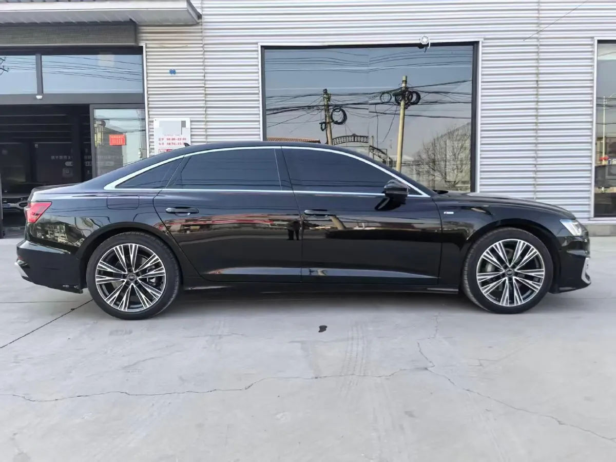 2025 Audi A6L 2.0T 245HP L4 7DCT,autocango,china used car exporter,china ev exporter,chinese used car exporter,chinese used ev exporter