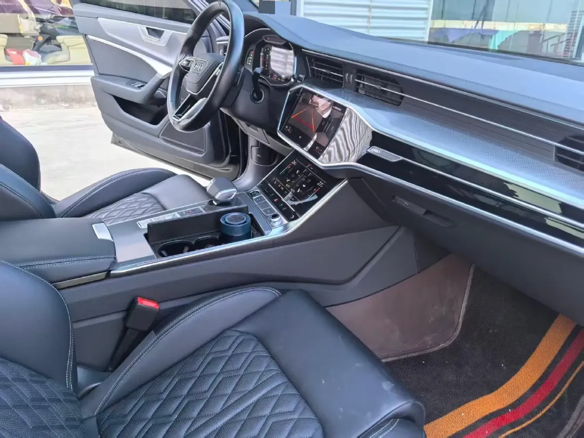 2025 Audi A6L 2.0T 245HP L4 7DCT,autocango,china used car exporter,china ev exporter,chinese used car exporter,chinese used ev exporter