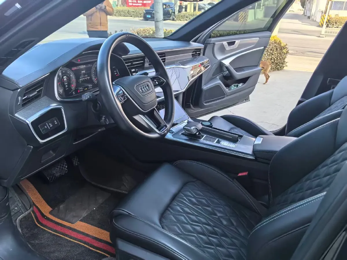 2025 Audi A6L 2.0T 245HP L4 7DCT,autocango,china used car exporter,china ev exporter,chinese used car exporter,chinese used ev exporter