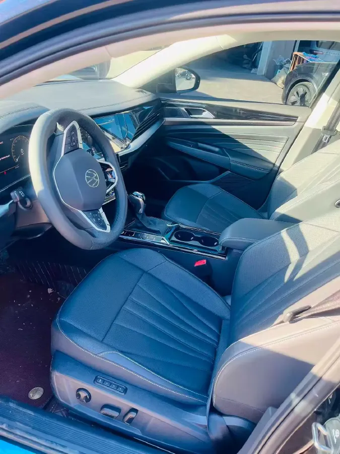 2025 Volkswagen Passat 2.0T 220HP L4 7DCT,autocango,china used car exporter,china ev exporter,chinese used car exporter,chinese used ev exporter