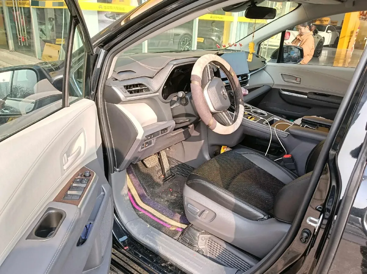 2023 Toyota Sienna 2.5L 189HP L4 E-CVT Hybrid,autocango,china used car exporter,china ev exporter,chinese used car exporter,chinese used ev exporter