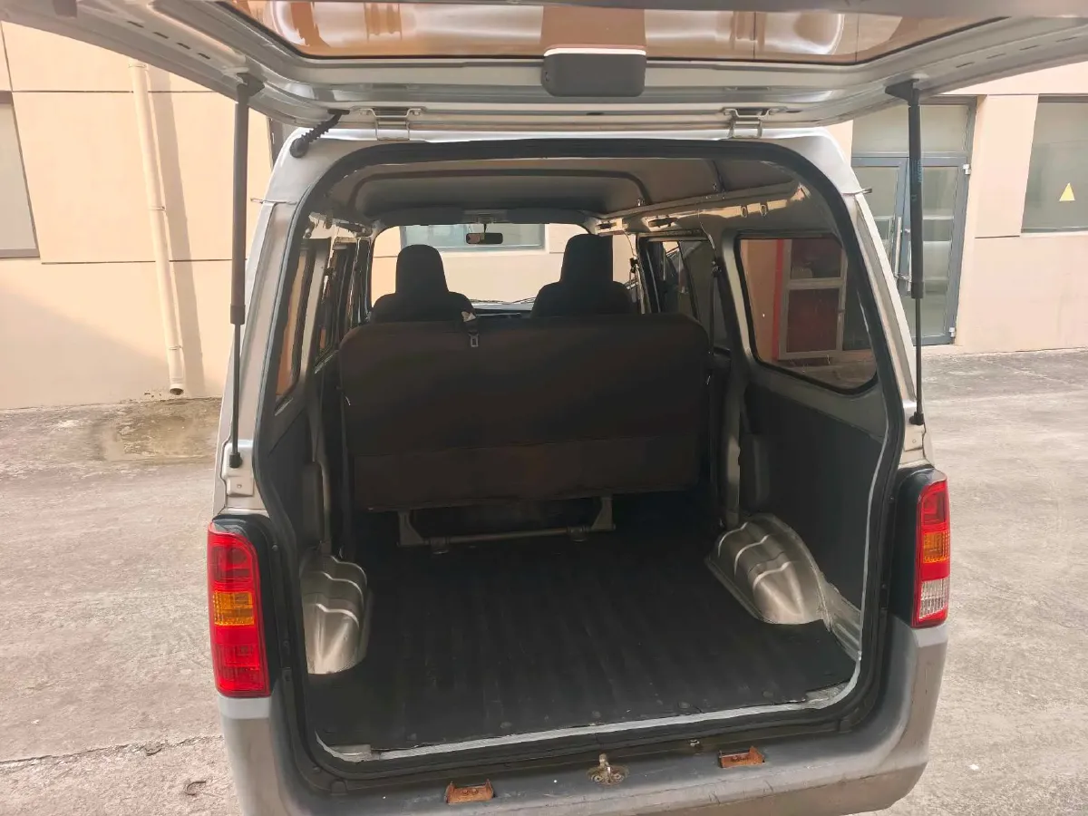 2015 WuLing ZhiGuang 1.2L 82HP L4 5MT,autocango,china used car exporter,china ev exporter,chinese used car exporter,chinese used ev exporter