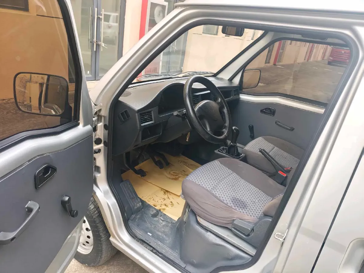 2015 WuLing ZhiGuang 1.2L 82HP L4 5MT,autocango,china used car exporter,china ev exporter,chinese used car exporter,chinese used ev exporter