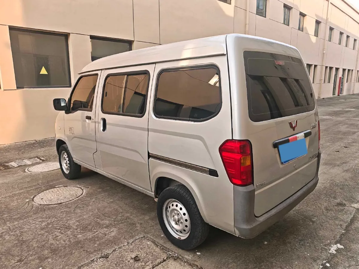 2015 WuLing ZhiGuang 1.2L 82HP L4 5MT,autocango,china used car exporter,china ev exporter,chinese used car exporter,chinese used ev exporter
