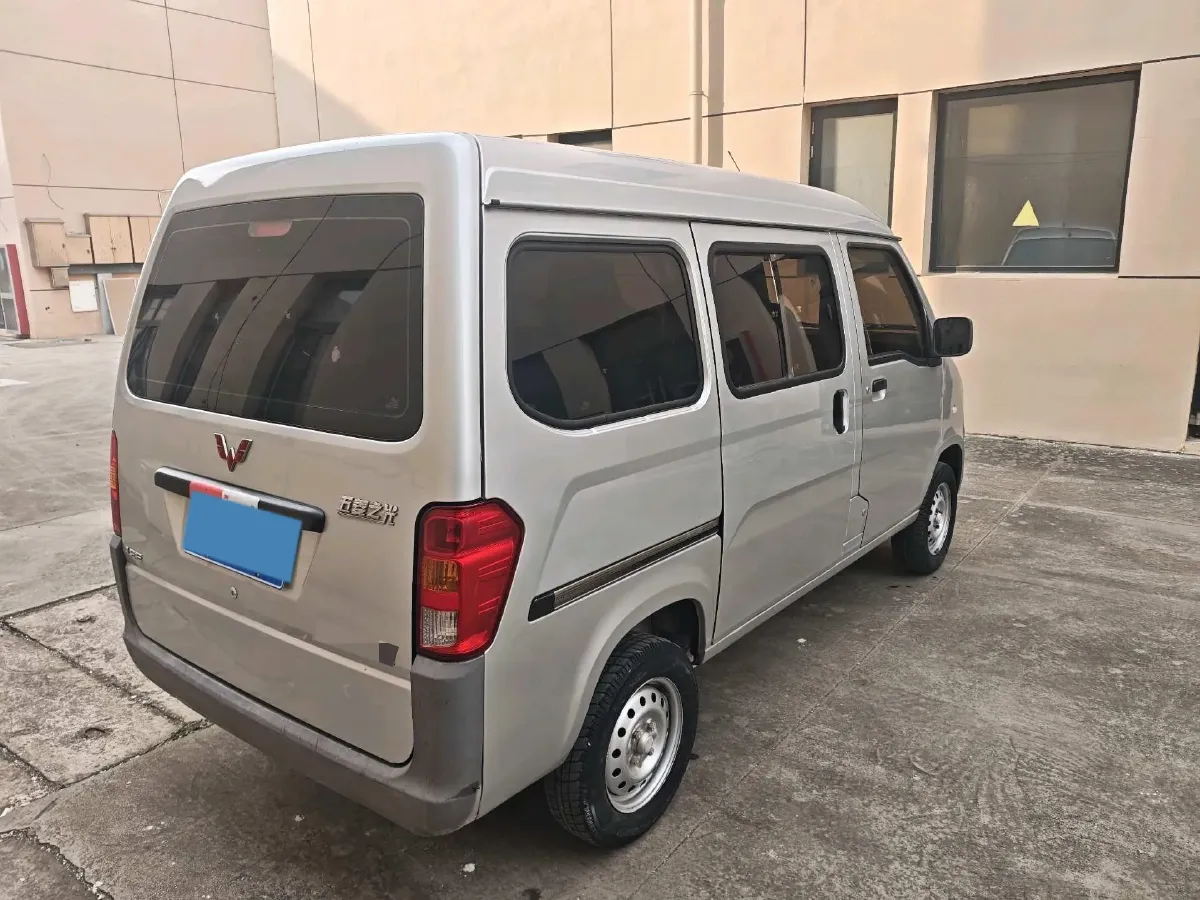 2015 WuLing ZhiGuang 1.2L 82HP L4 5MT,autocango,china used car exporter,china ev exporter,chinese used car exporter,chinese used ev exporter