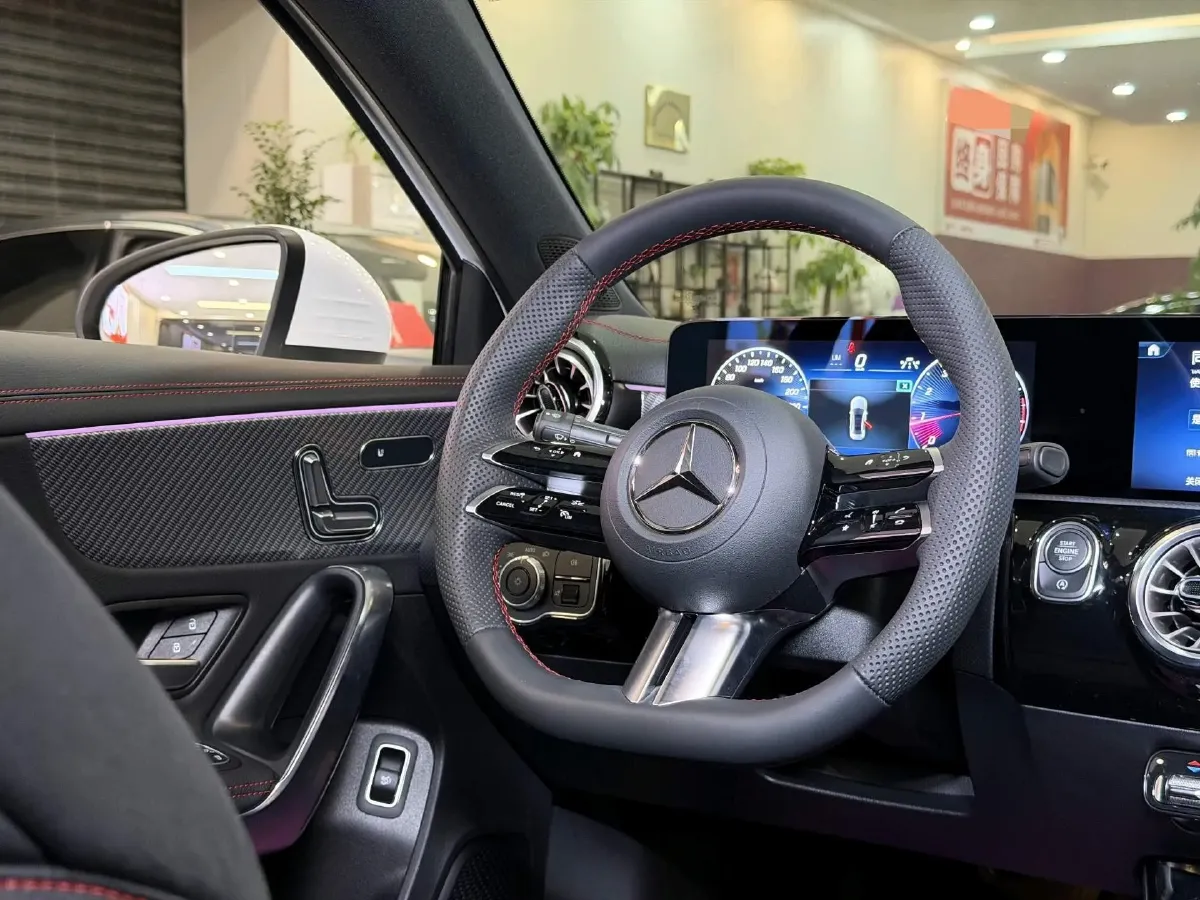 2024 Mercedes-Benz A Class 1.3T 163HP L4 7DCT,autocango,china used car exporter,china ev exporter,chinese used car exporter,chinese used ev exporter