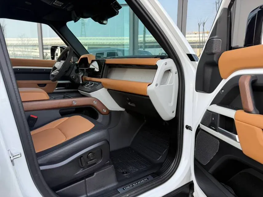 2024 Land Rover Defender 3.0T 400HP L6 8AT,autocango,china used car exporter,china ev exporter,chinese used car exporter,chinese used ev exporter