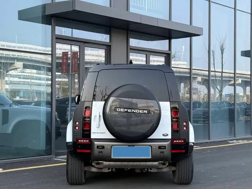 2024 Land Rover Defender 3.0T 400HP L6 8AT,autocango,china used car exporter,china ev exporter,chinese used car exporter,chinese used ev exporter