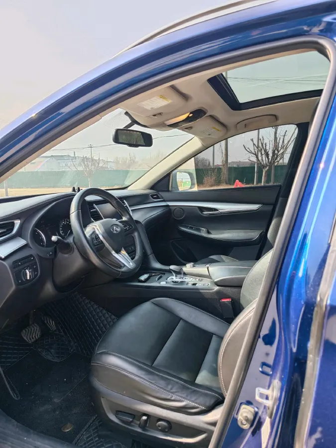 2018 Infiniti QX30 2.0T 211HP L4 7DCT,autocango,china used car exporter,china ev exporter,chinese used car exporter,chinese used ev exporter