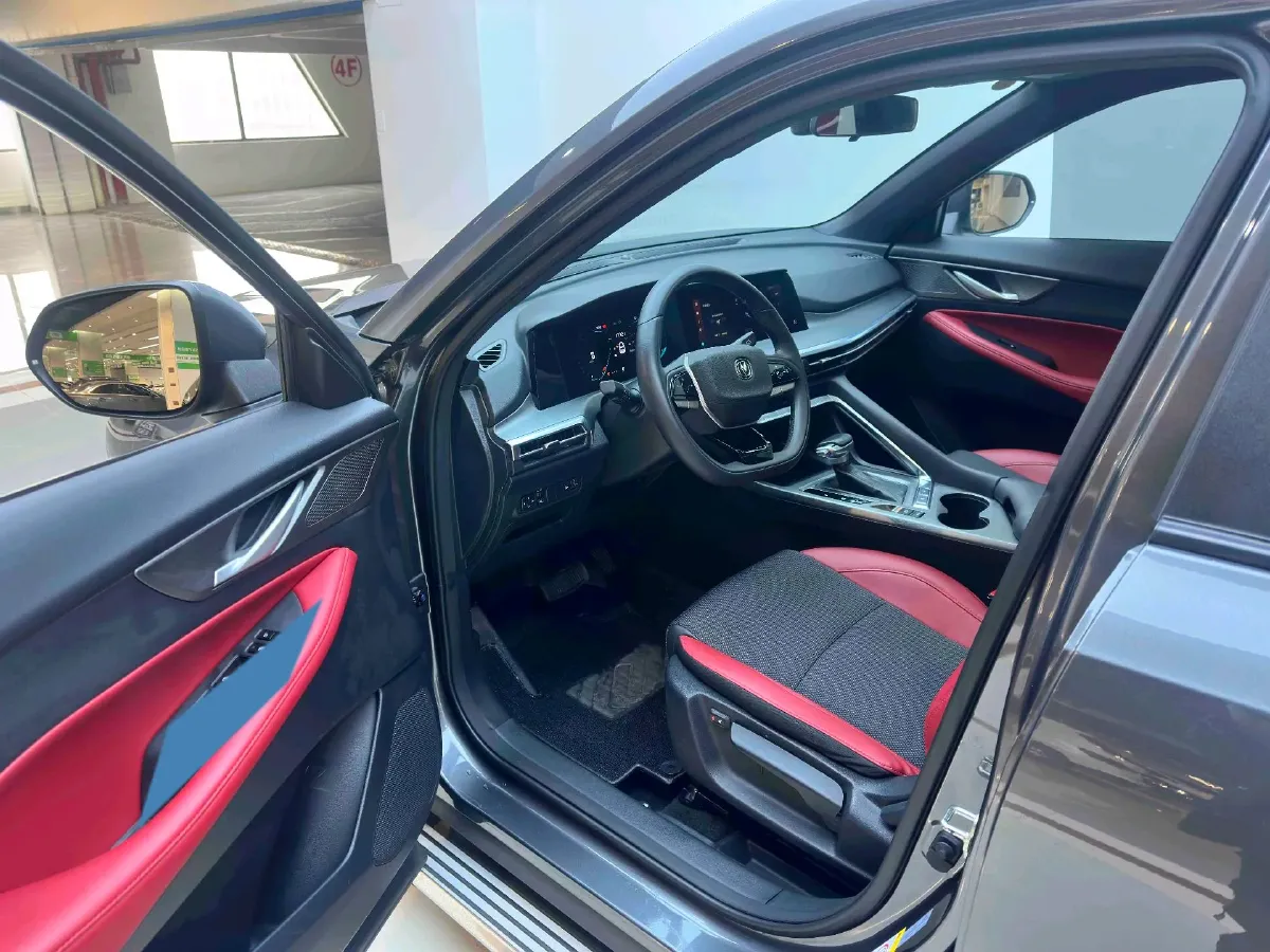 2022 ChangAn CS35 Plus 1.4T 160HP L4 7DCT,autocango,china used car exporter,china ev exporter,chinese used car exporter,chinese used ev exporter