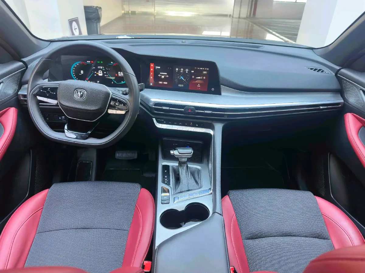 2022 ChangAn CS35 Plus 1.4T 160HP L4 7DCT,autocango,china used car exporter,china ev exporter,chinese used car exporter,chinese used ev exporter