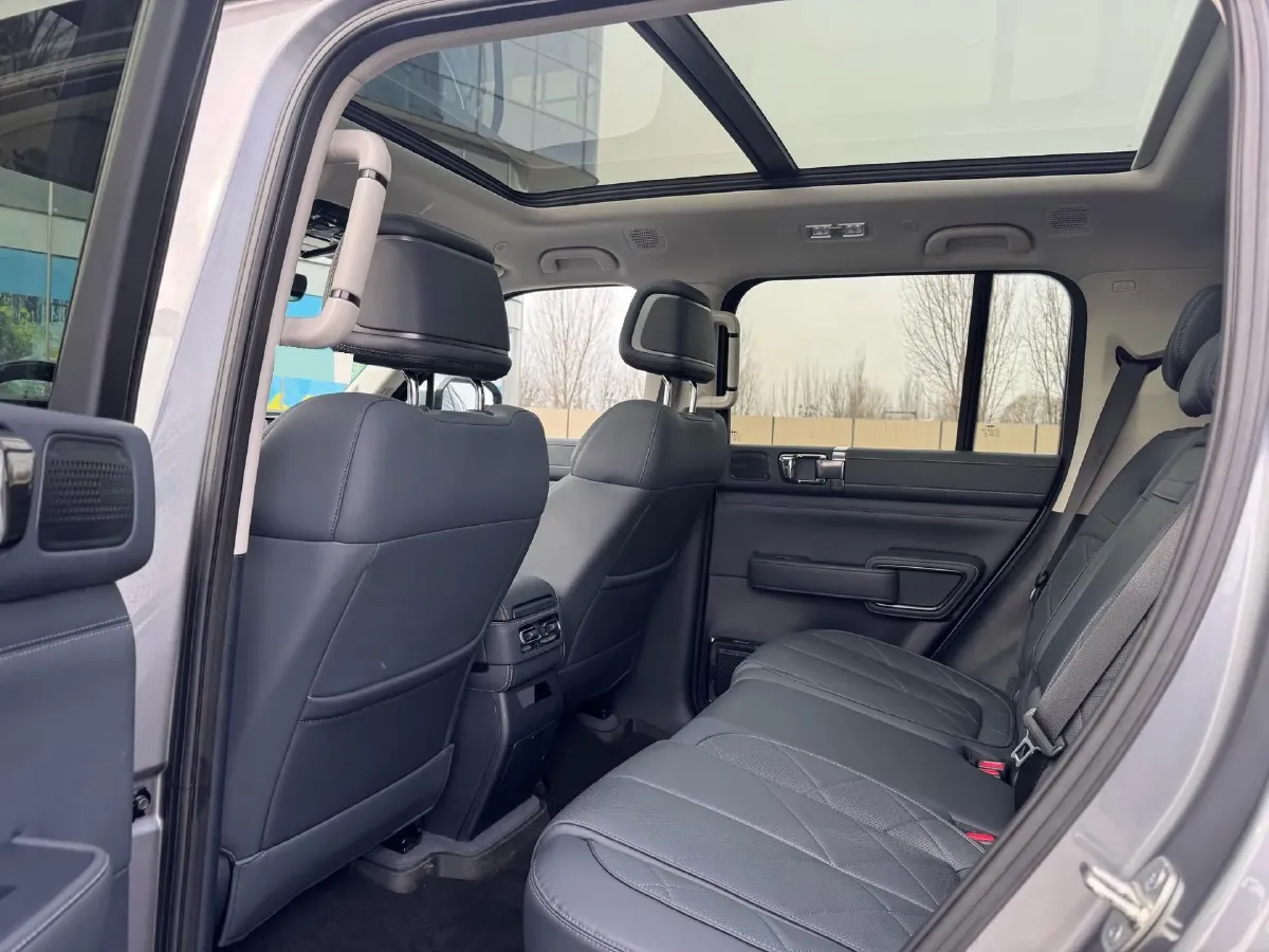 2025 FangChengBao Bao 5 1.5T 194HP L4 E-CVT PHEV 31.8KWH,autocango,china used car exporter,china ev exporter,chinese used car exporter,chinese used ev exporter