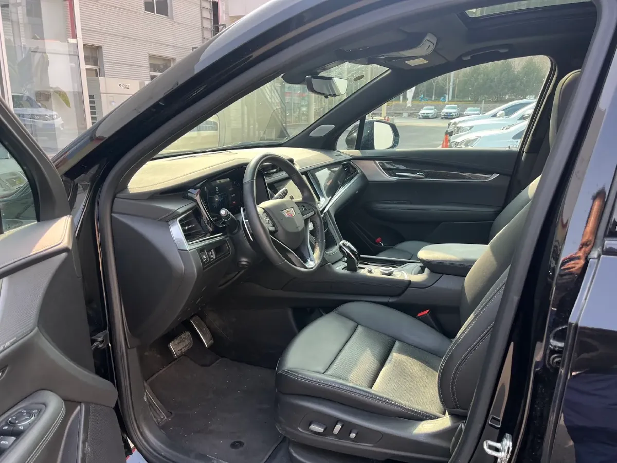 2025 Cadillac XT6 2.0T 237HP L4 9AT,autocango,china used car exporter,china ev exporter,chinese used car exporter,chinese used ev exporter