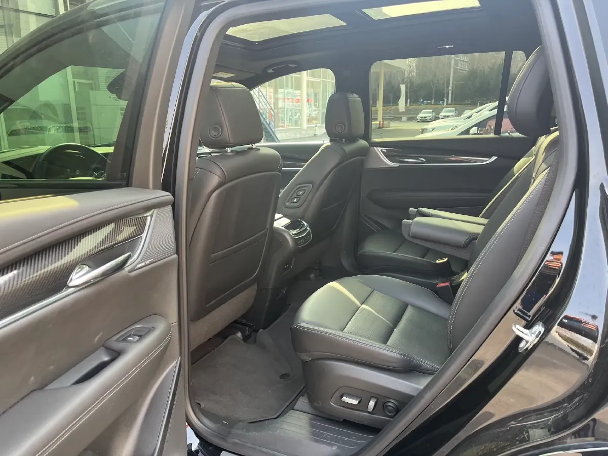 2025 Cadillac XT6 2.0T 237HP L4 9AT,autocango,china used car exporter,china ev exporter,chinese used car exporter,chinese used ev exporter