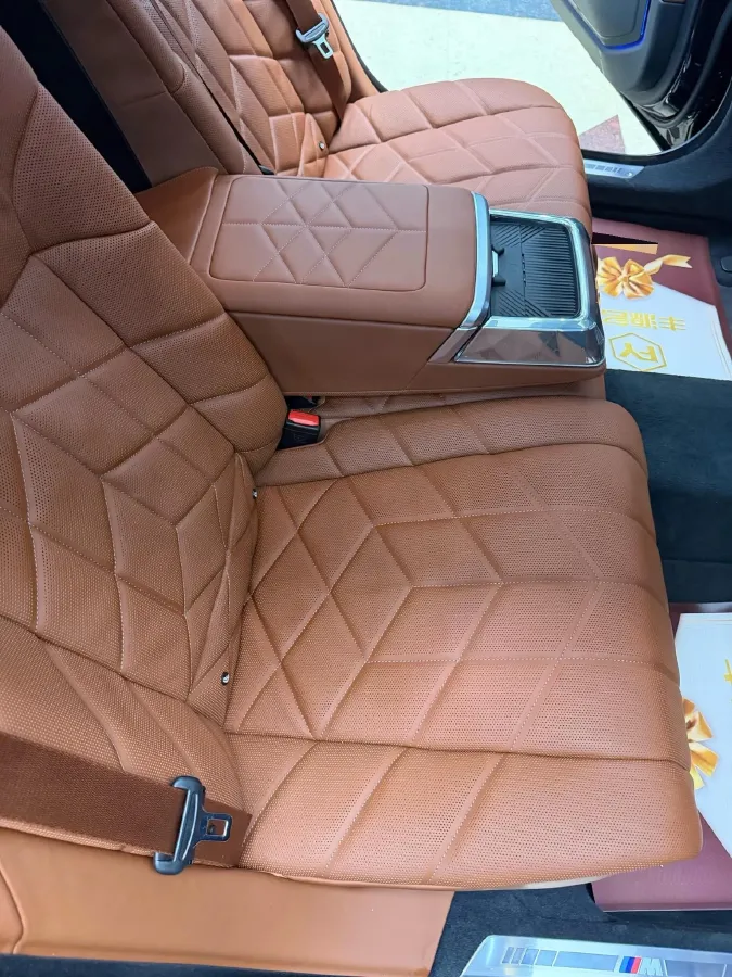 2023 BMW 7 Series 3.0T 381HP L6 8AT,autocango,china used car exporter,china ev exporter,chinese used car exporter,chinese used ev exporter