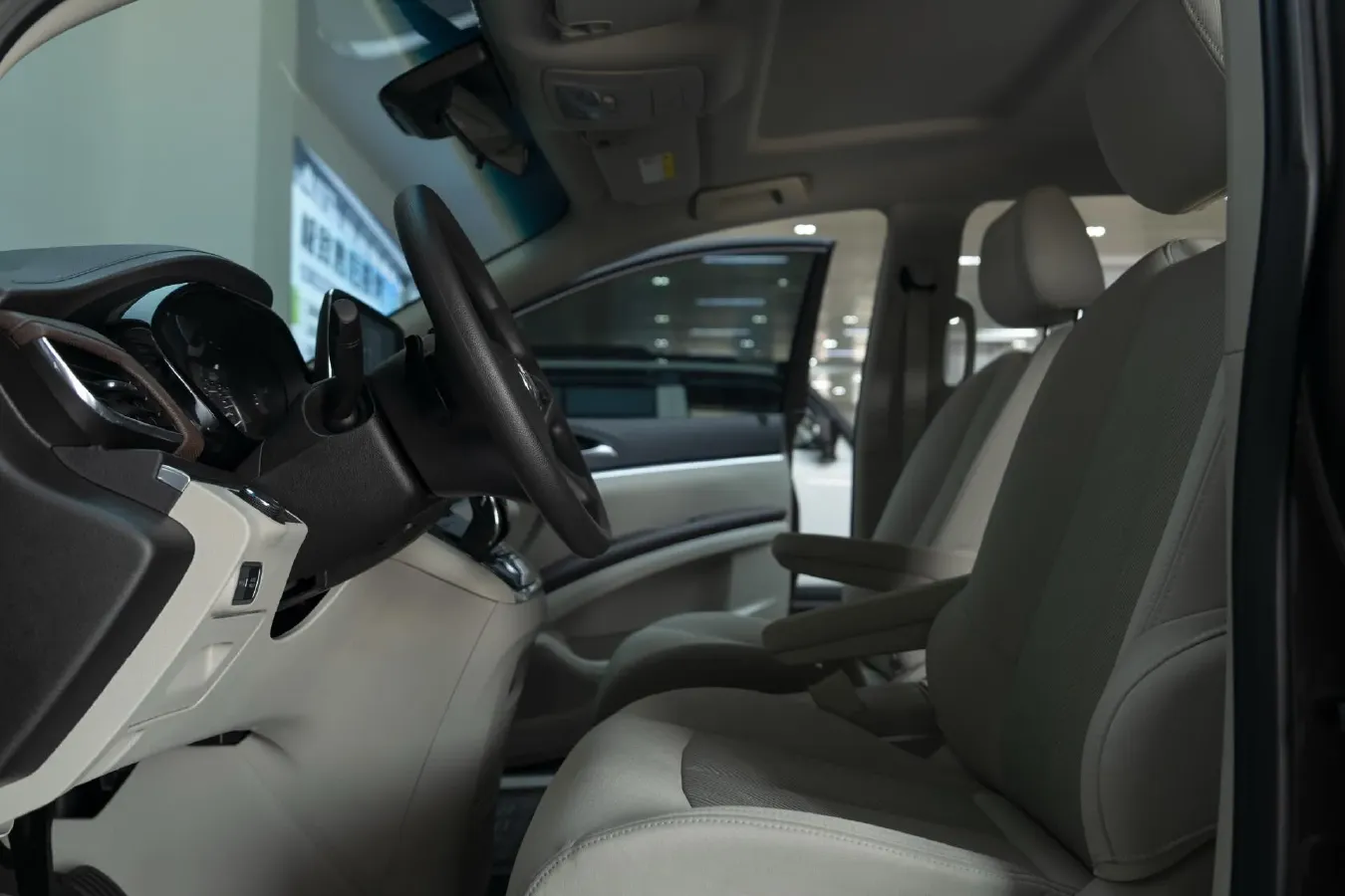 2023 Buick GL8 2.0T 237HP L4 9AT,autocango,china used car exporter,china ev exporter,chinese used car exporter,chinese used ev exporter