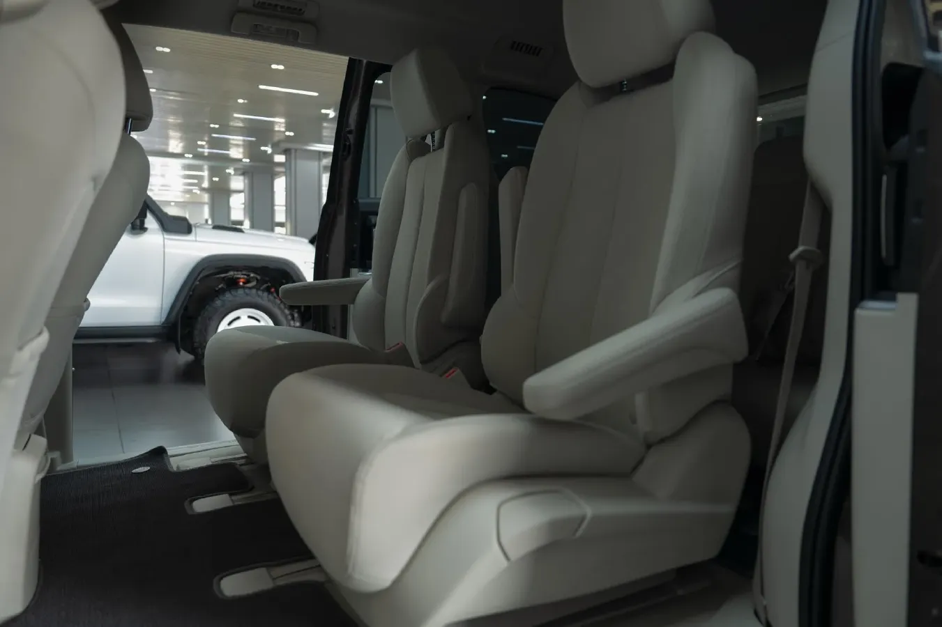 2023 Buick GL8 2.0T 237HP L4 9AT,autocango,china used car exporter,china ev exporter,chinese used car exporter,chinese used ev exporter