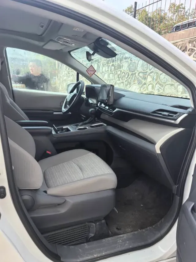 2023 Toyota Sienna 2.5L 189HP L4 E-CVT Hybrid,autocango,china used car exporter,china ev exporter,chinese used car exporter,chinese used ev exporter