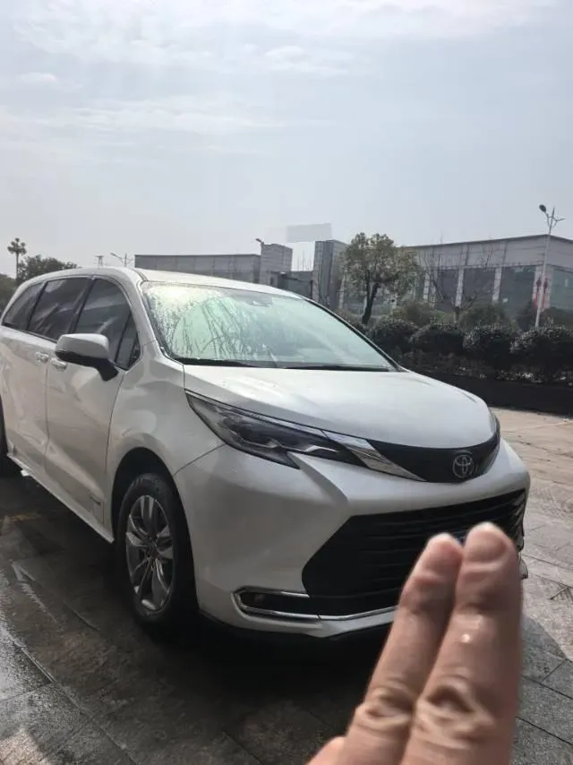 2023 Toyota Sienna 2.5L 189HP L4 E-CVT Hybrid,autocango,china used car exporter,china ev exporter,chinese used car exporter,chinese used ev exporter