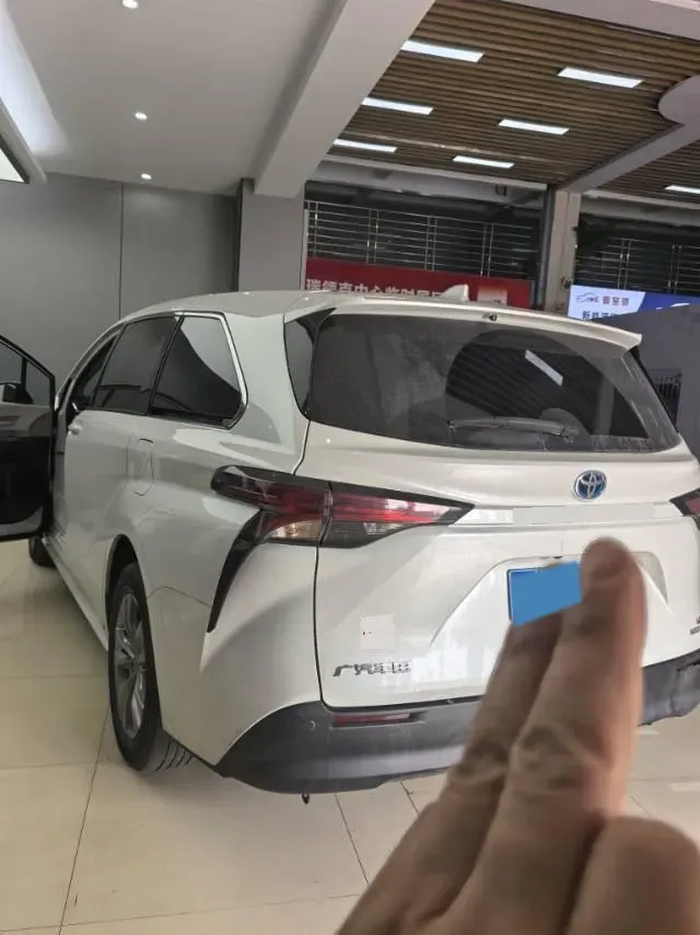 2023 Toyota Sienna 2.5L 189HP L4 E-CVT Hybrid,autocango,china used car exporter,china ev exporter,chinese used car exporter,chinese used ev exporter