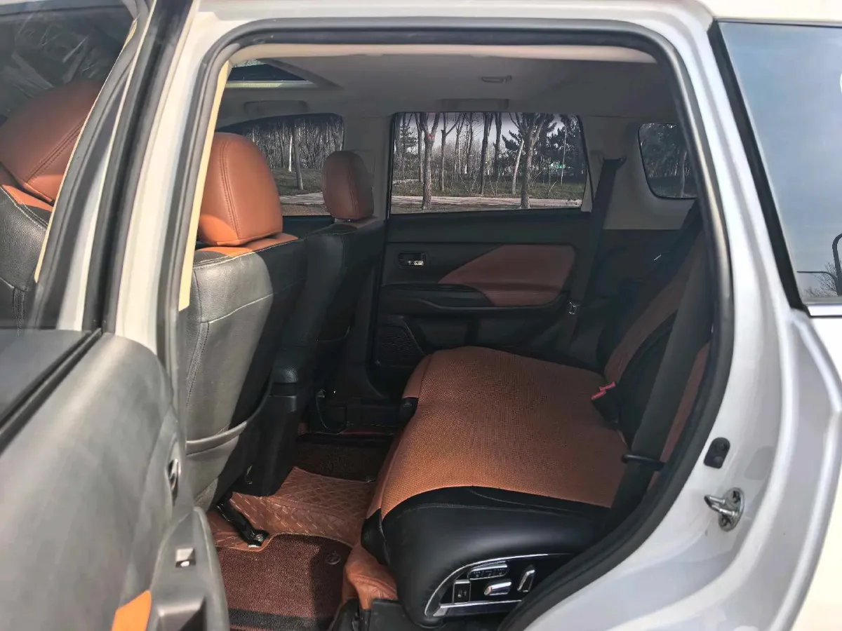 2018 Mitsubishi Outlander 2.4L 192HP L4 CVT,autocango,china used car exporter,china ev exporter,chinese used car exporter,chinese used ev exporter