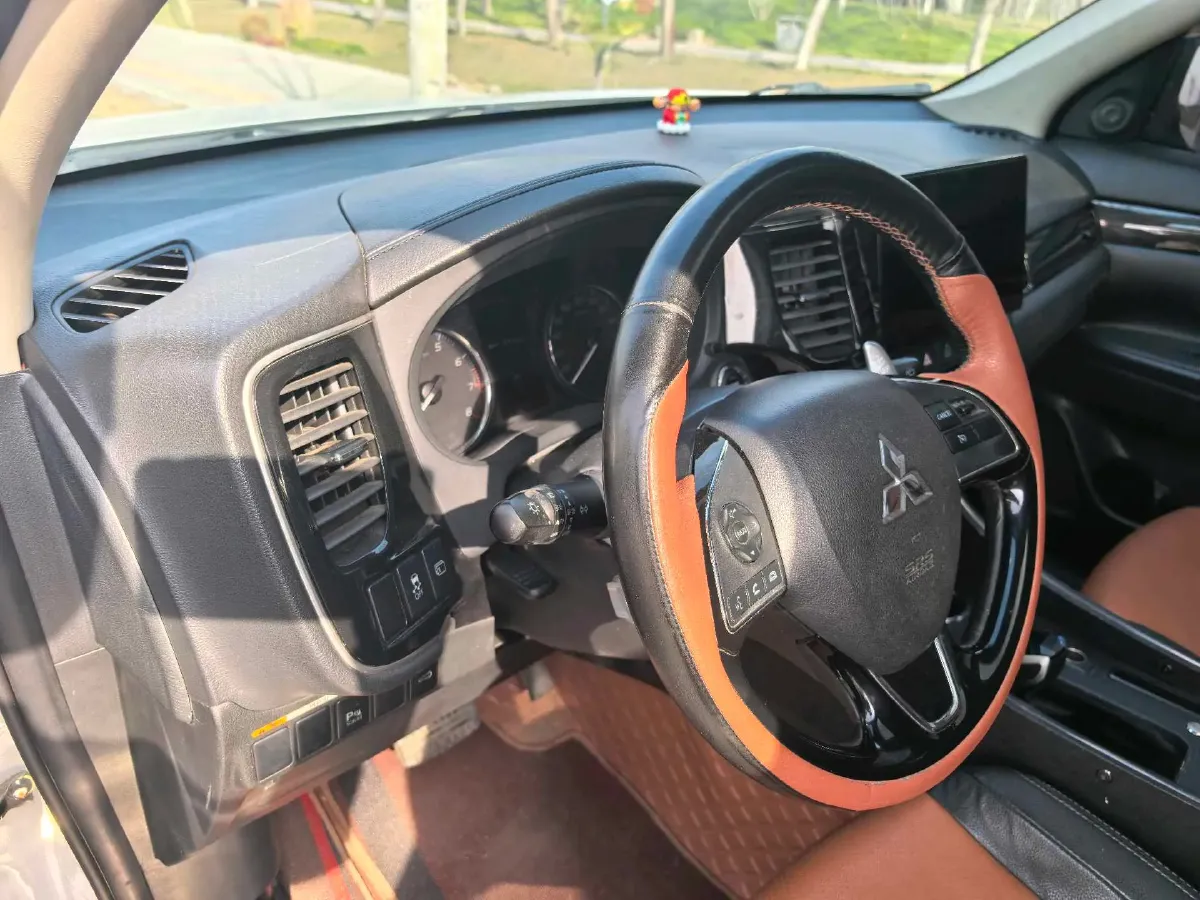 2018 Mitsubishi Outlander 2.4L 192HP L4 CVT,autocango,china used car exporter,china ev exporter,chinese used car exporter,chinese used ev exporter