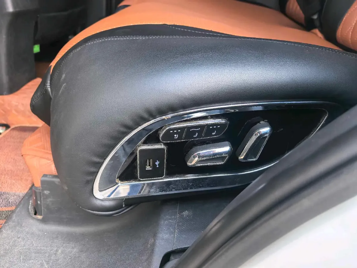 2018 Mitsubishi Outlander 2.4L 192HP L4 CVT,autocango,china used car exporter,china ev exporter,chinese used car exporter,chinese used ev exporter