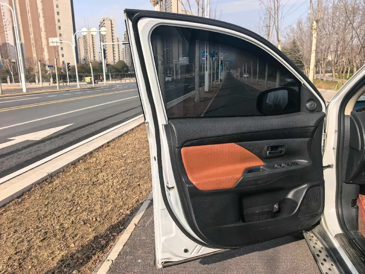 2018 Mitsubishi Outlander 2.4L 192HP L4 CVT,autocango,china used car exporter,china ev exporter,chinese used car exporter,chinese used ev exporter