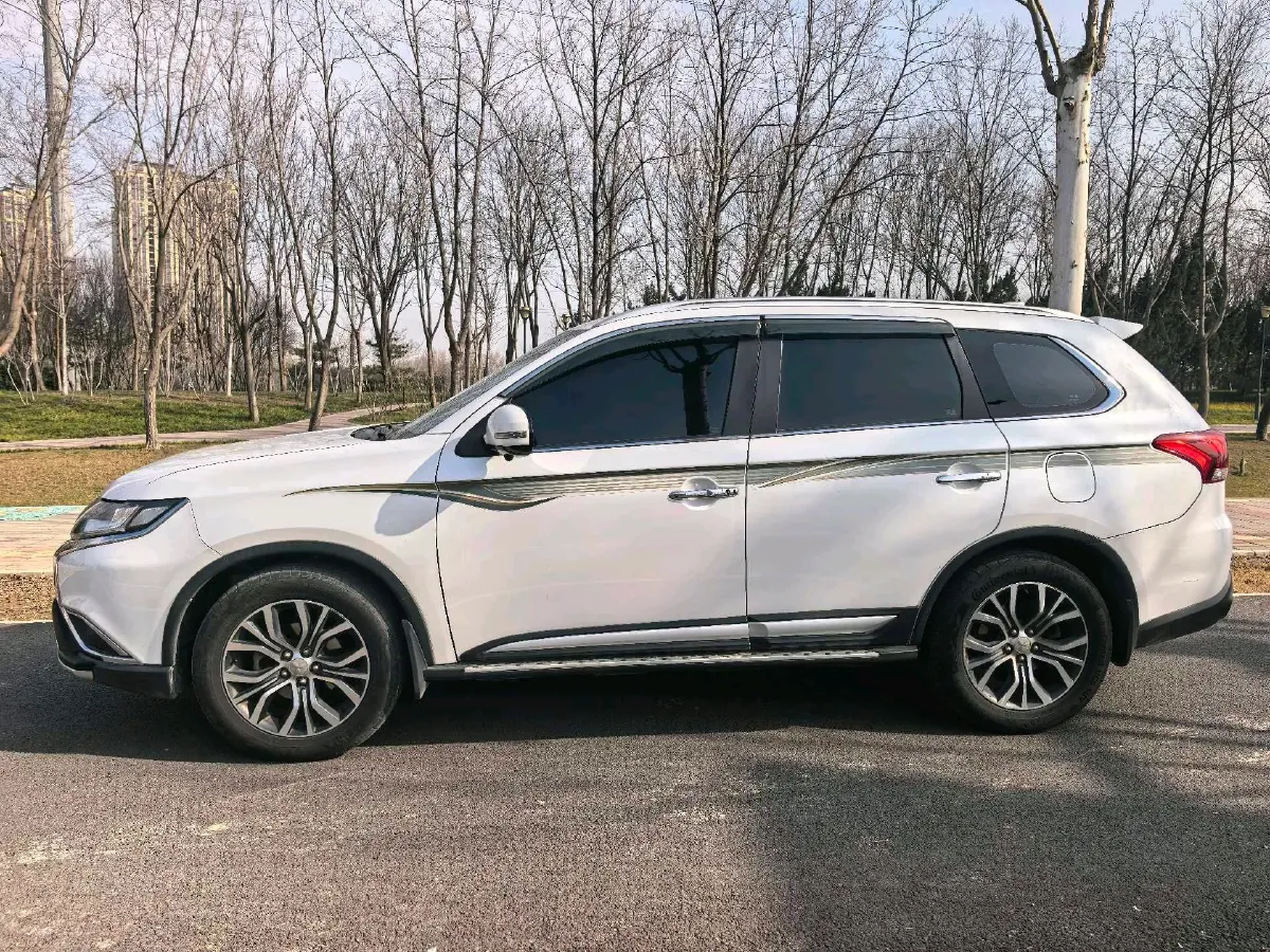 2018 Mitsubishi Outlander 2.4L 192HP L4 CVT,autocango,china used car exporter,china ev exporter,chinese used car exporter,chinese used ev exporter