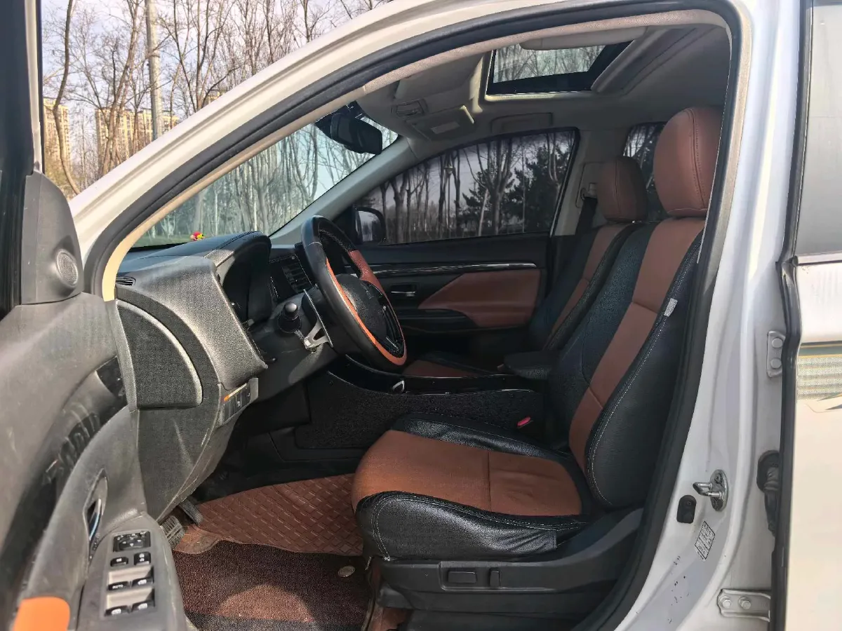 2018 Mitsubishi Outlander 2.4L 192HP L4 CVT,autocango,china used car exporter,china ev exporter,chinese used car exporter,chinese used ev exporter