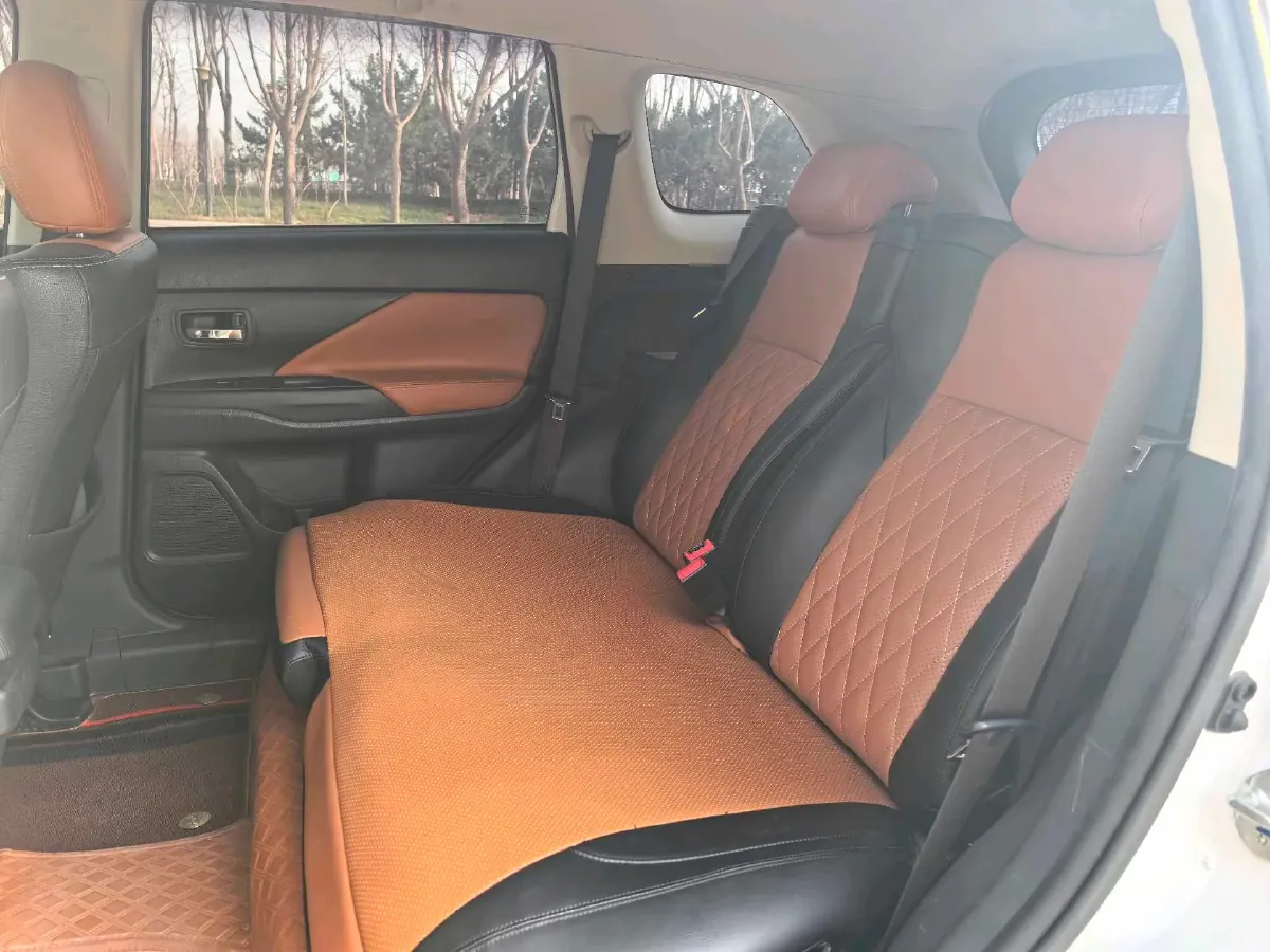 2018 Mitsubishi Outlander 2.4L 192HP L4 CVT,autocango,china used car exporter,china ev exporter,chinese used car exporter,chinese used ev exporter