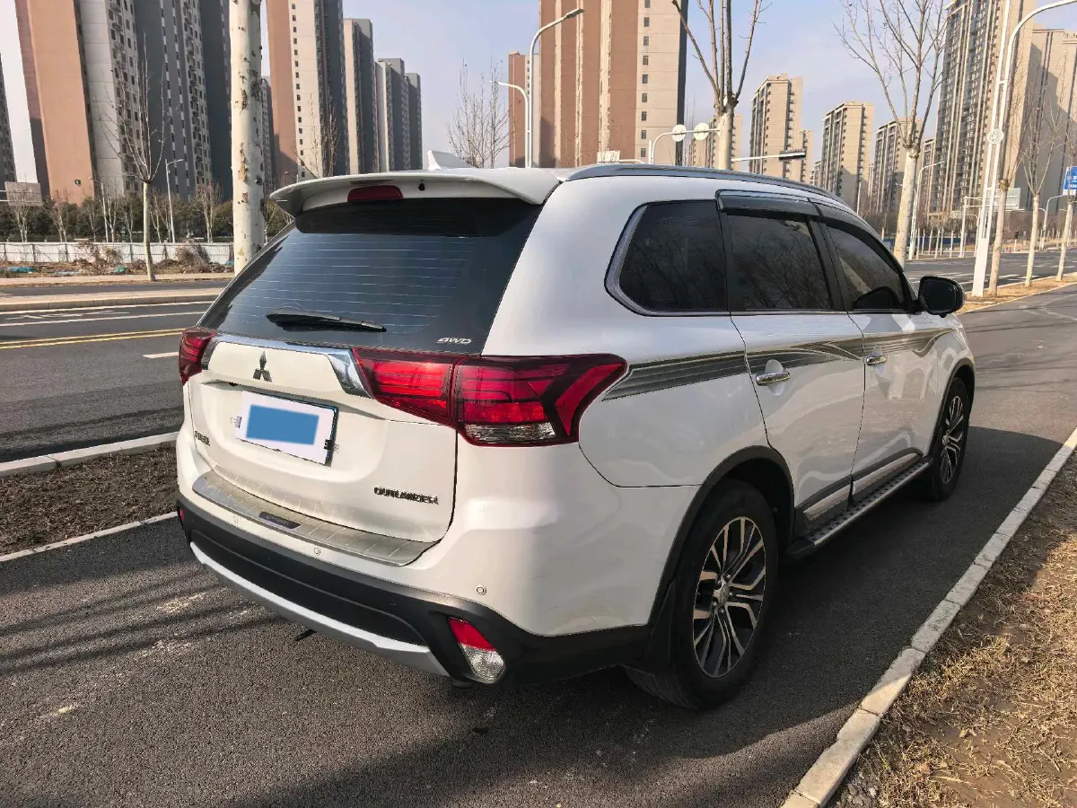 2018 Mitsubishi Outlander 2.4L 192HP L4 CVT,autocango,china used car exporter,china ev exporter,chinese used car exporter,chinese used ev exporter