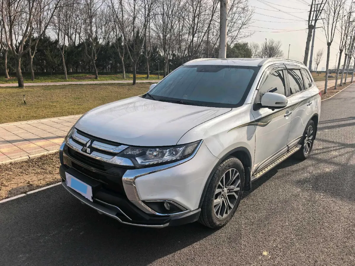 2018 Mitsubishi Outlander 2.4L 192HP L4 CVT,autocango,china used car exporter,china ev exporter,chinese used car exporter,chinese used ev exporter